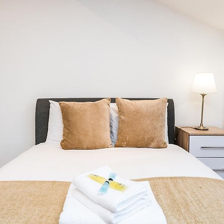 Riverbank Stay London Exterior photo