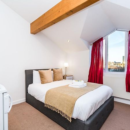 Riverbank Stay London Exterior photo
