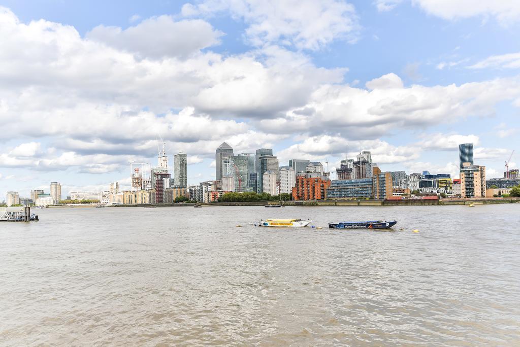 Riverbank Stay London Exterior photo