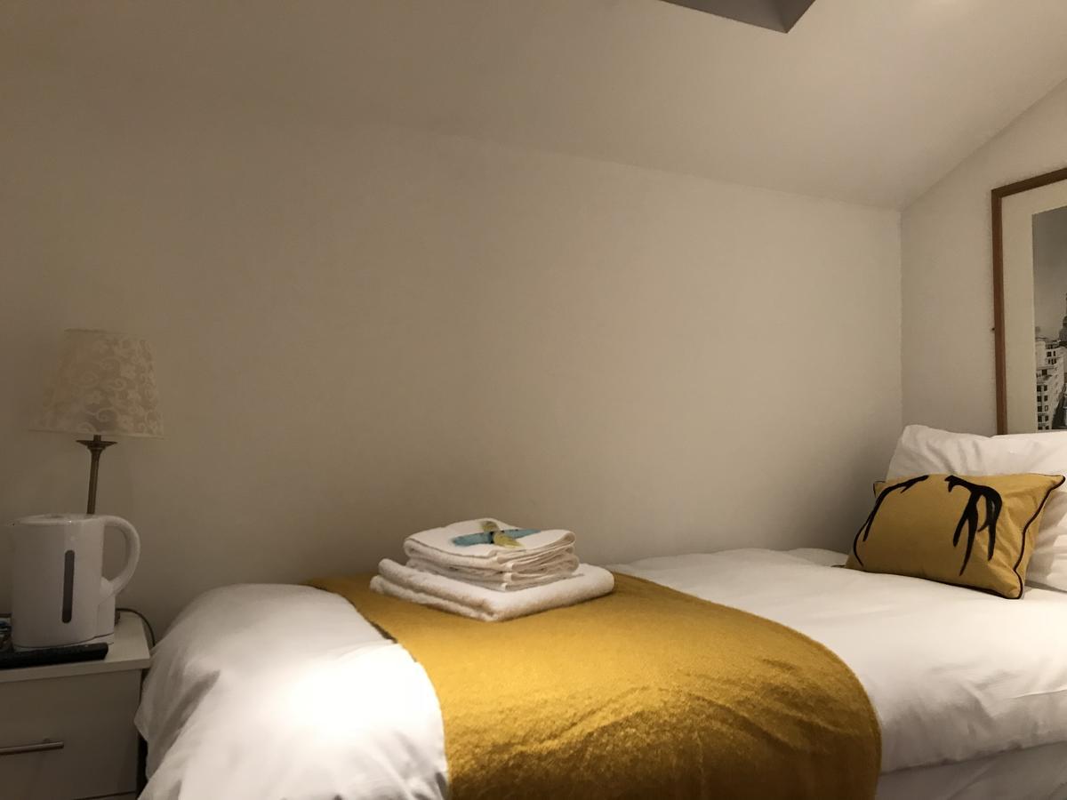 Riverbank Stay London Exterior photo