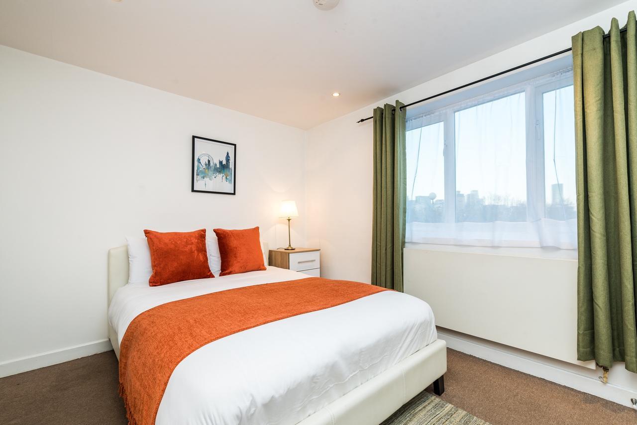 Riverbank Stay London Exterior photo