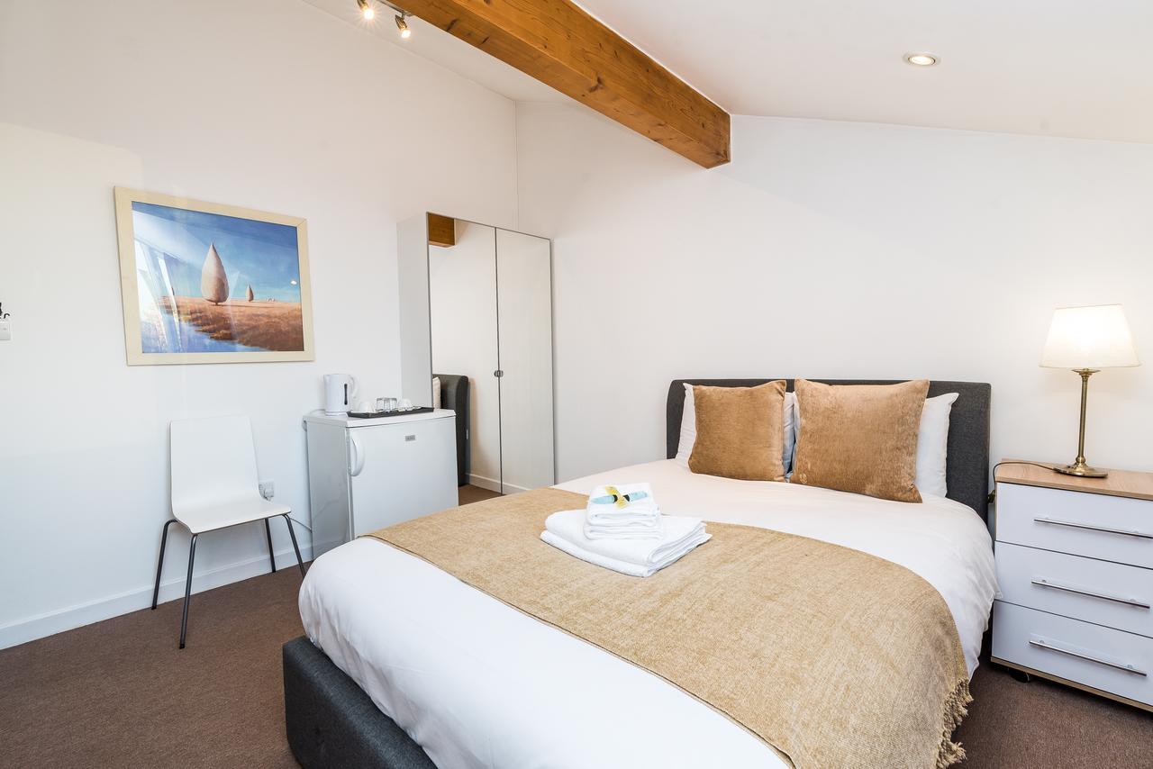 Riverbank Stay London Exterior photo