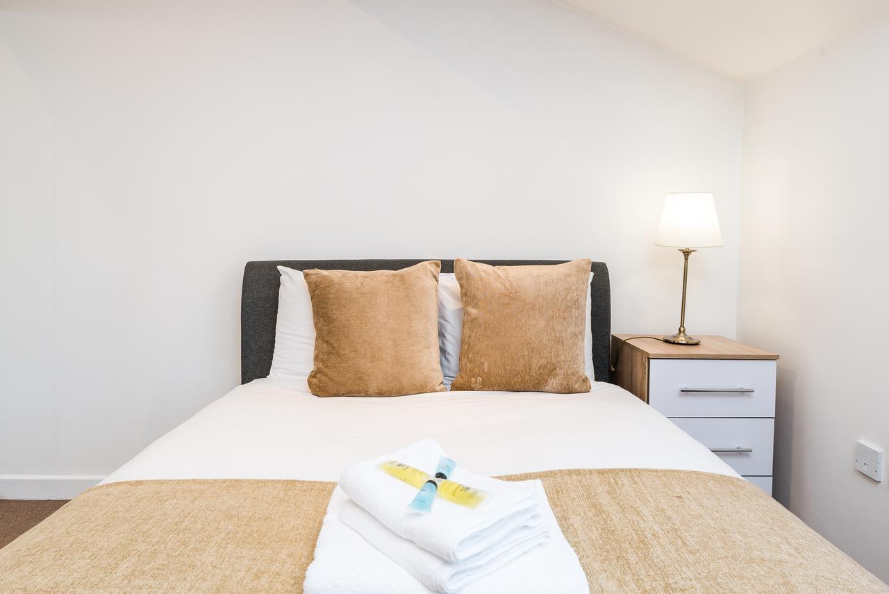 Riverbank Stay London Exterior photo