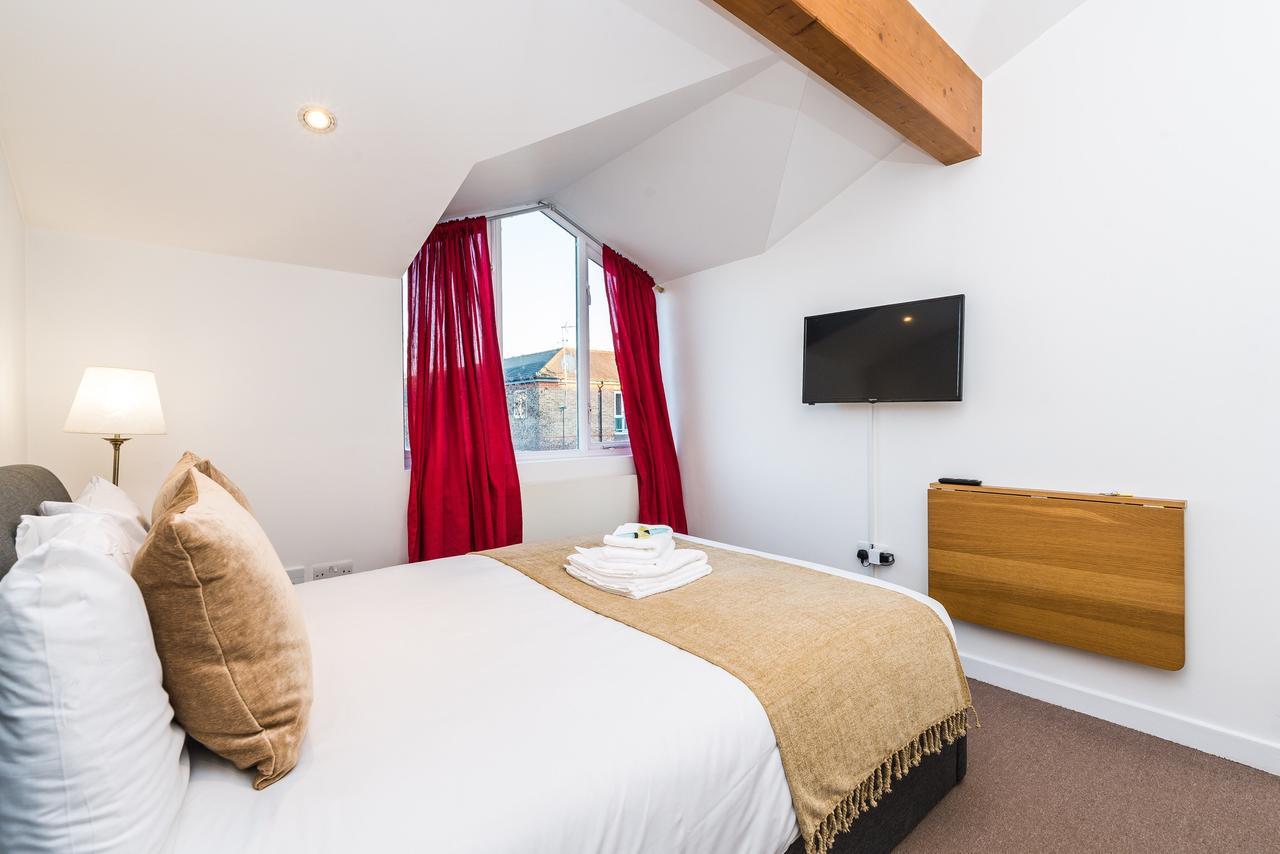 Riverbank Stay London Exterior photo