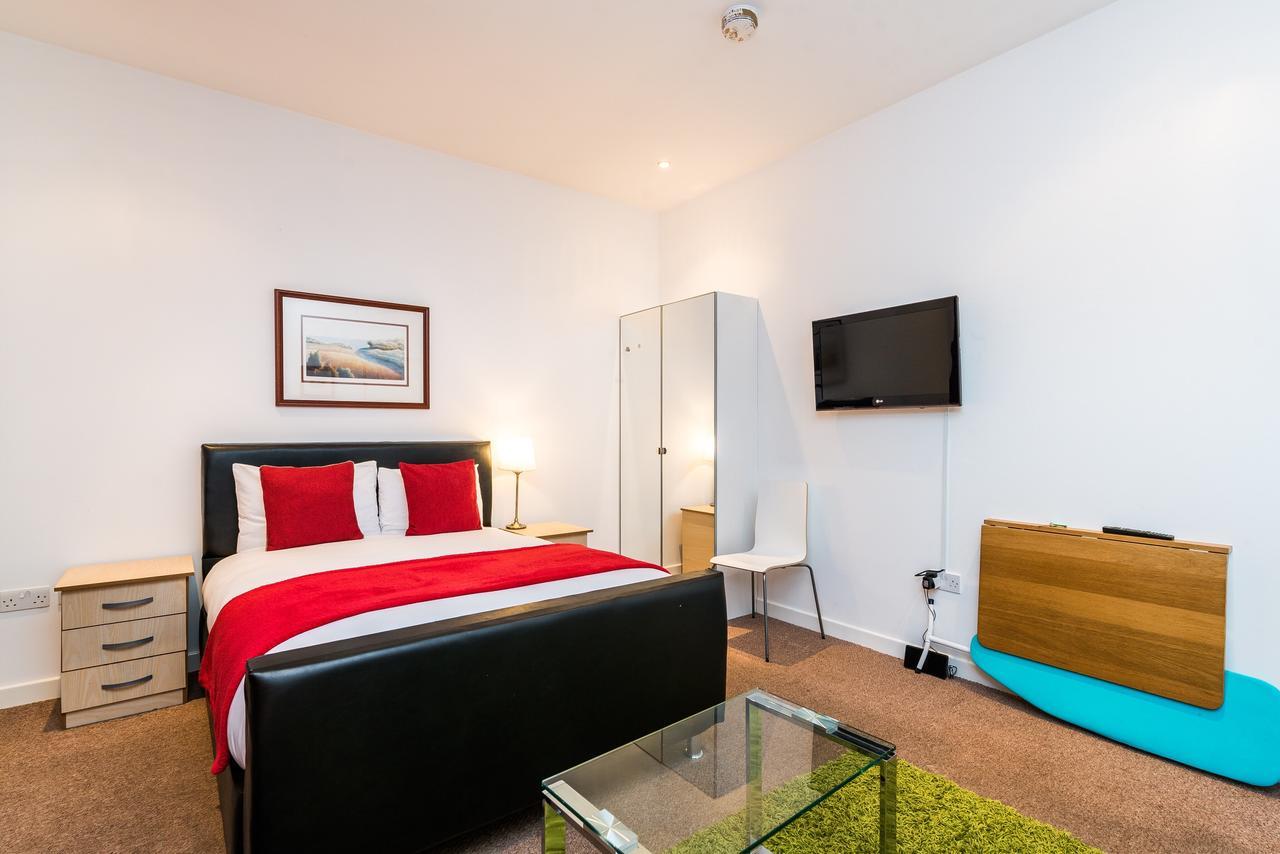 Riverbank Stay London Exterior photo