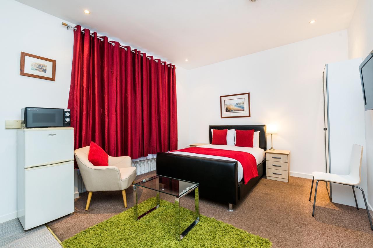 Riverbank Stay London Exterior photo