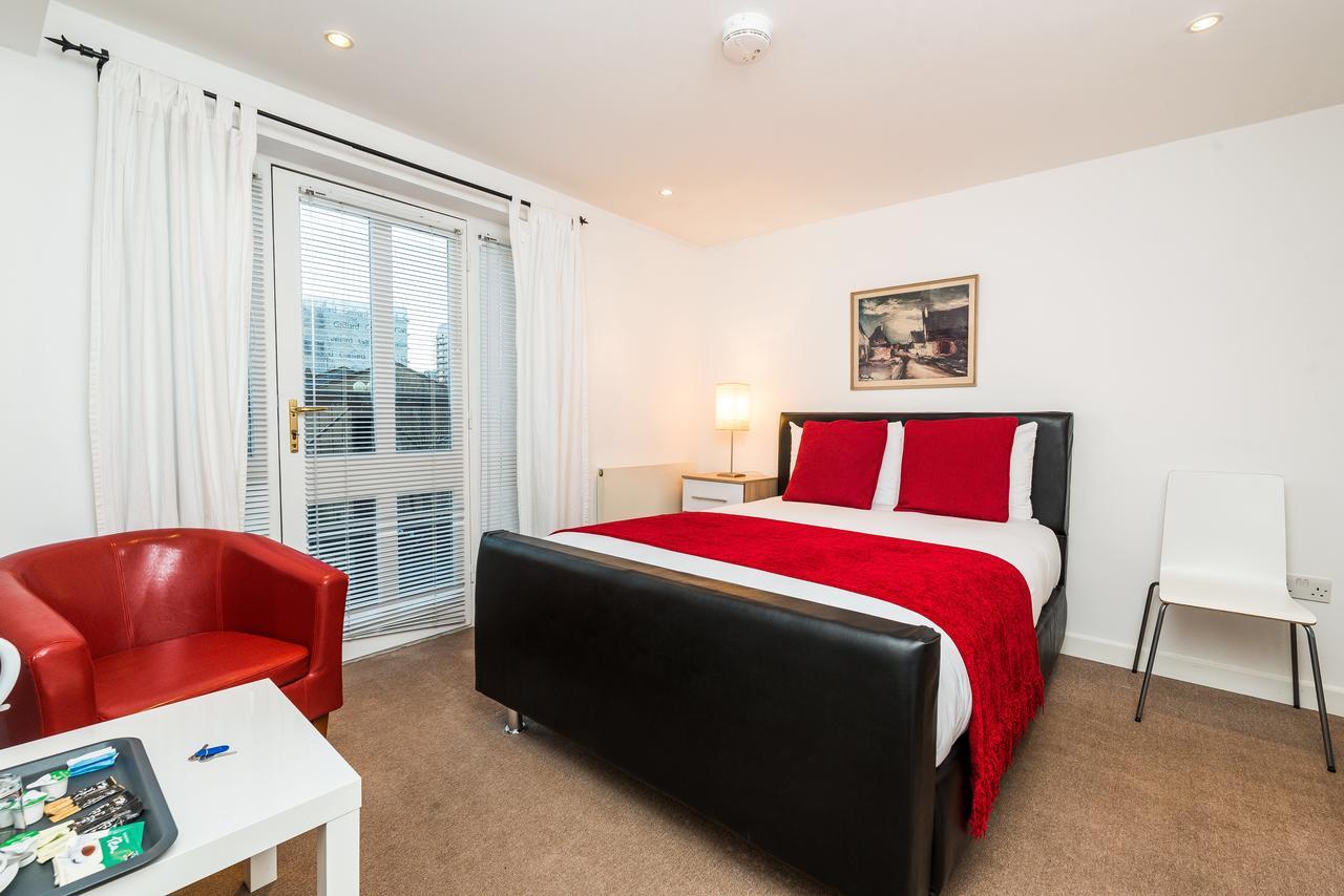 Riverbank Stay London Exterior photo