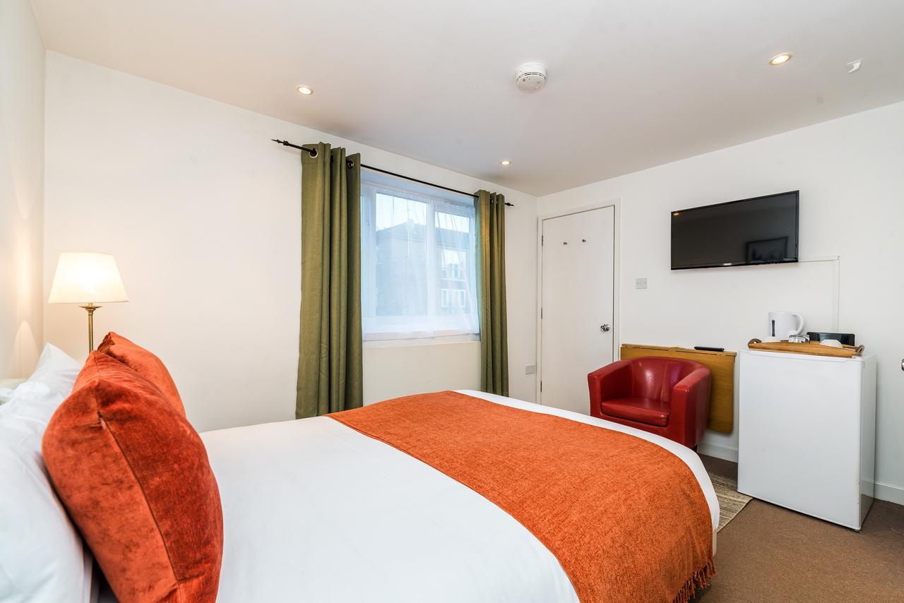 Riverbank Stay London Exterior photo