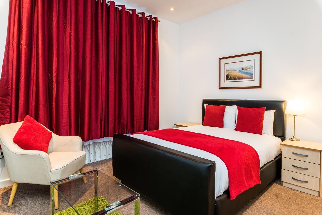 Riverbank Stay London Exterior photo